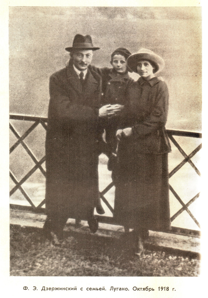 Закордонне фото Дзержинського, зроблене у жовтні 1918 року, є навіть у книжці про залізного Фелікса, виданій за радянських часів у серії «Життя славетних людей»